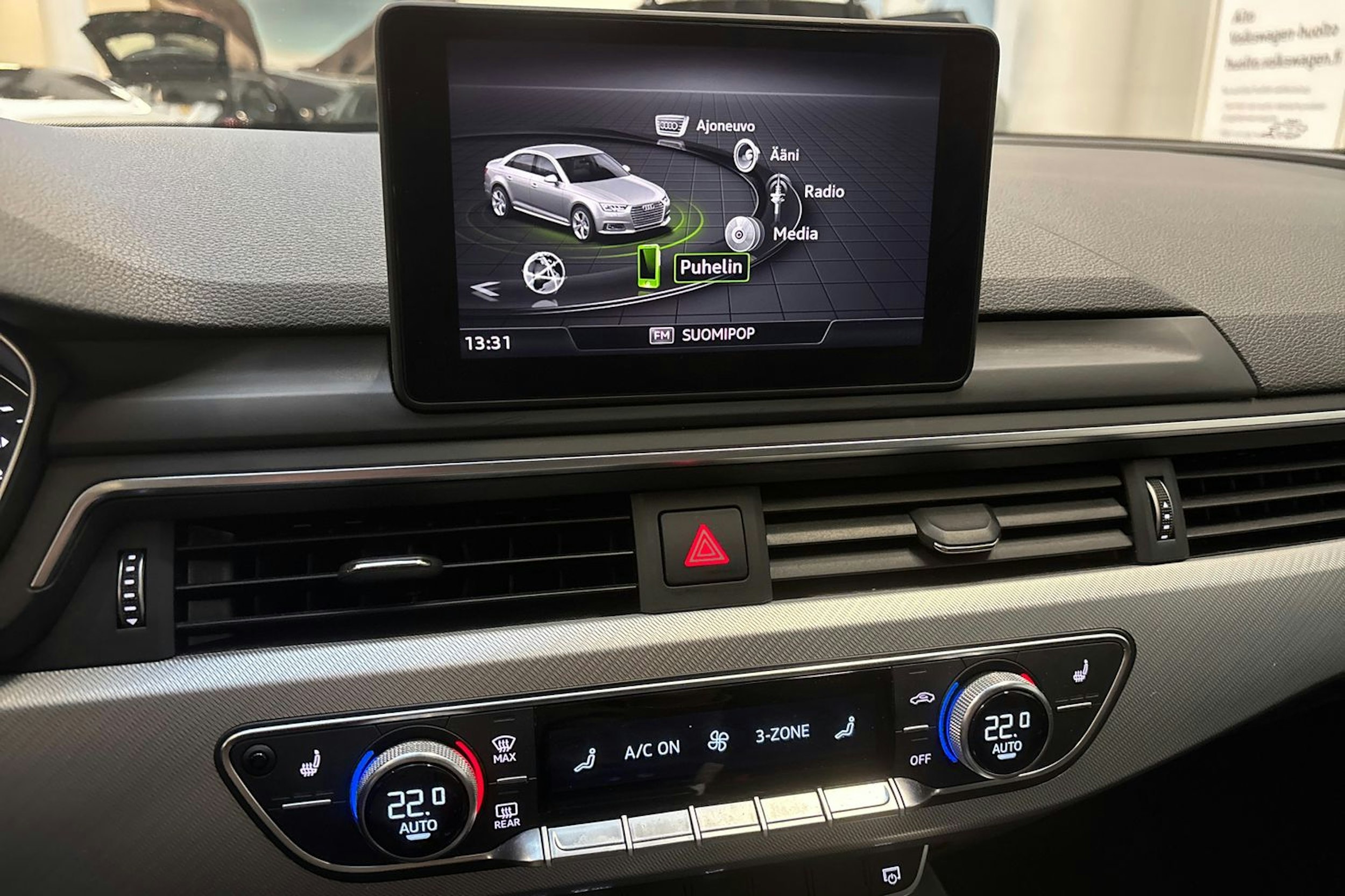 valkoinen Audi A4 2019 kuva 21.