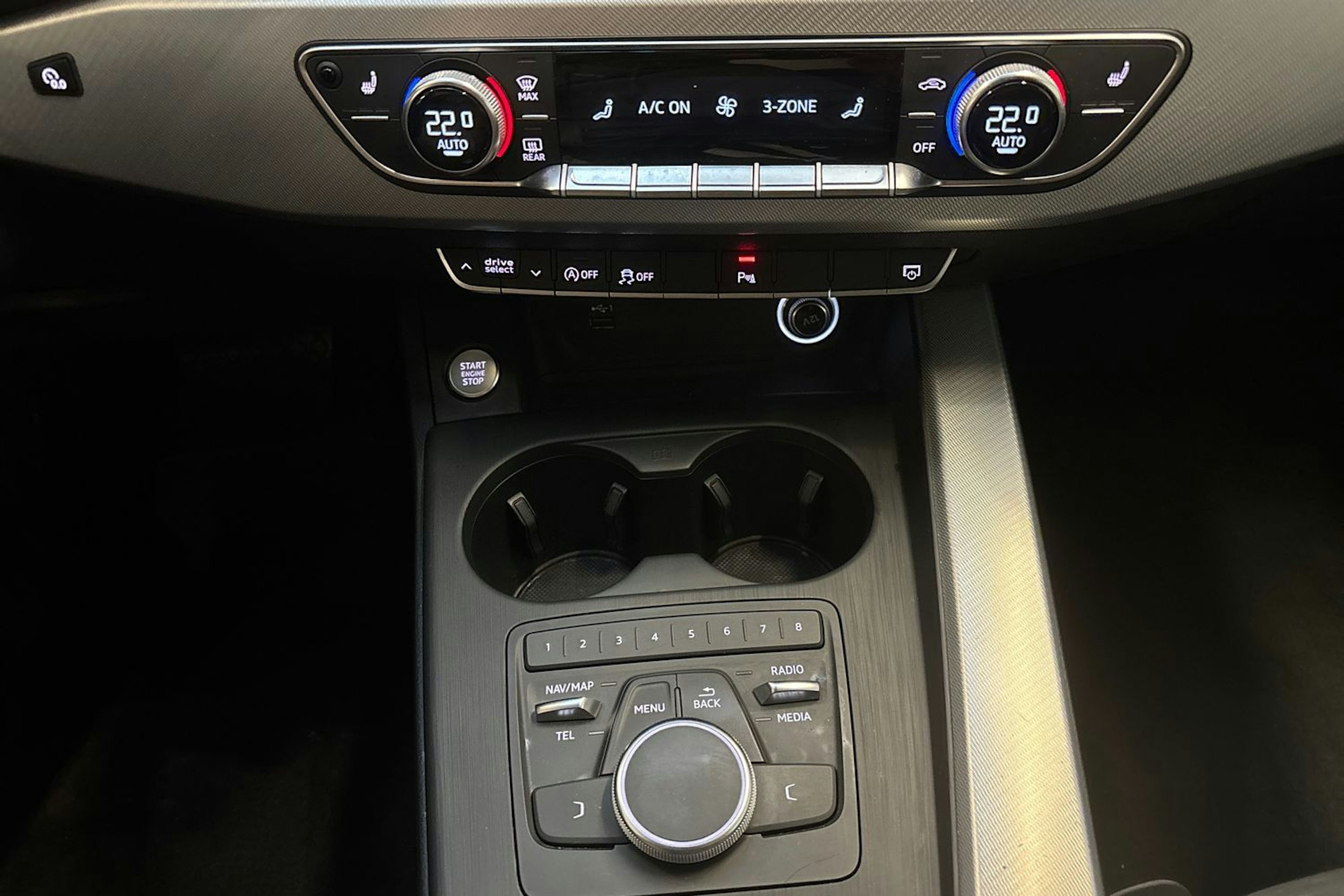 valkoinen Audi A4 2019 kuva 23.