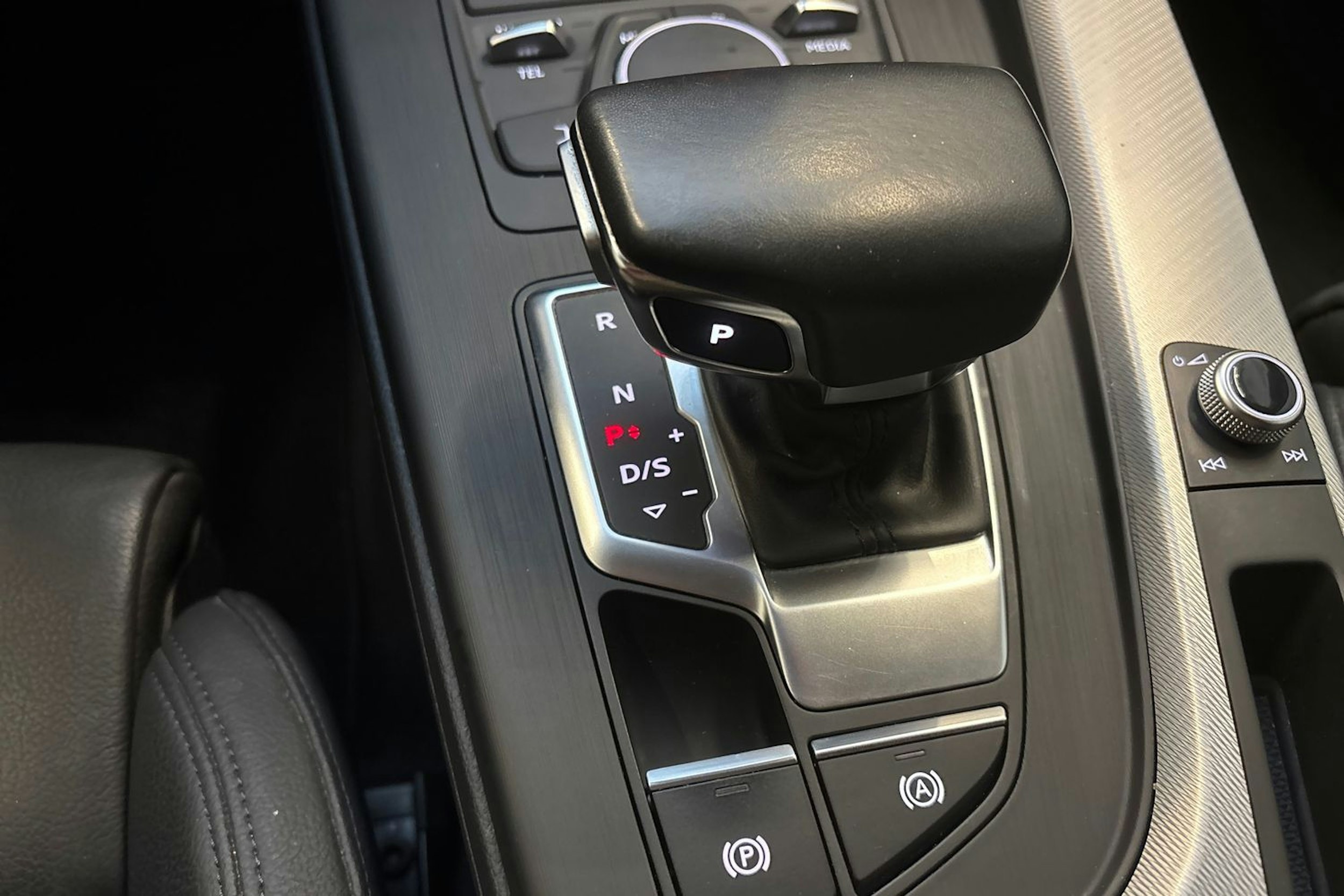 valkoinen Audi A4 2019 kuva 24.