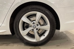 valkoinen Audi A4 2019 kuva 11.