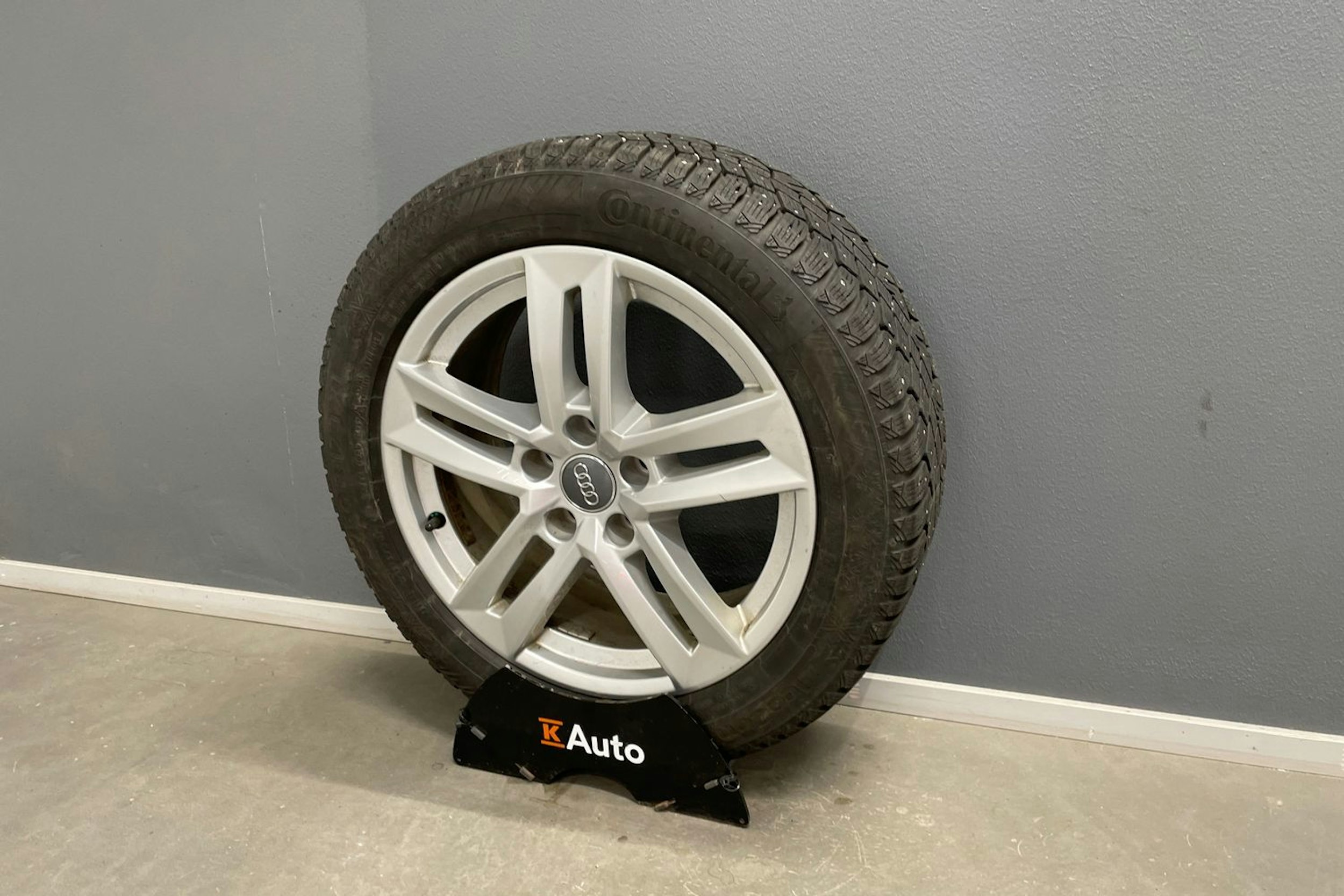 valkoinen Audi A4 2019 kuva 14.