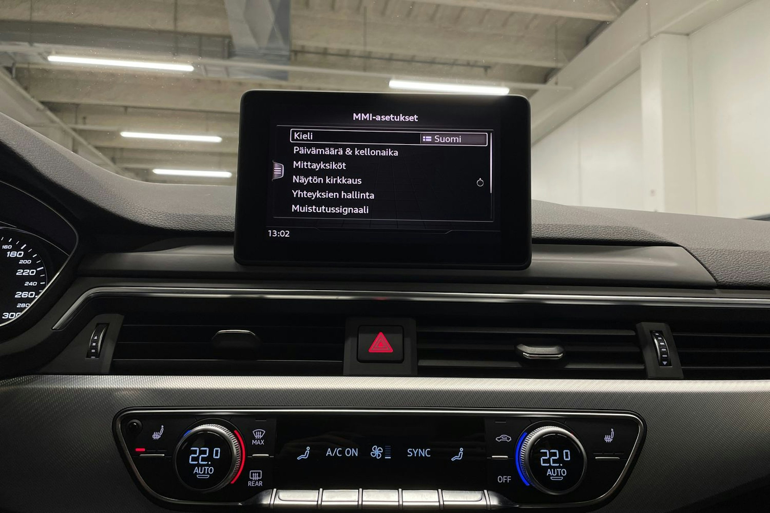 valkoinen Audi A4 2019 kuva 19.