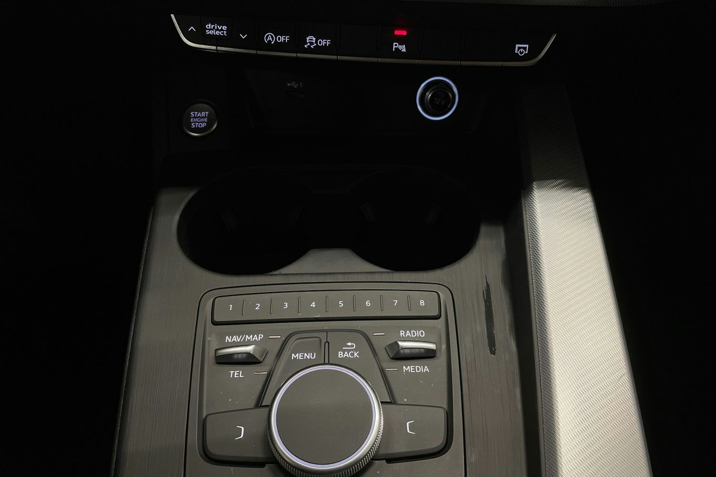 valkoinen Audi A4 2019 kuva 21.