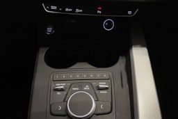 valkoinen Audi A4 2019 kuva 21.