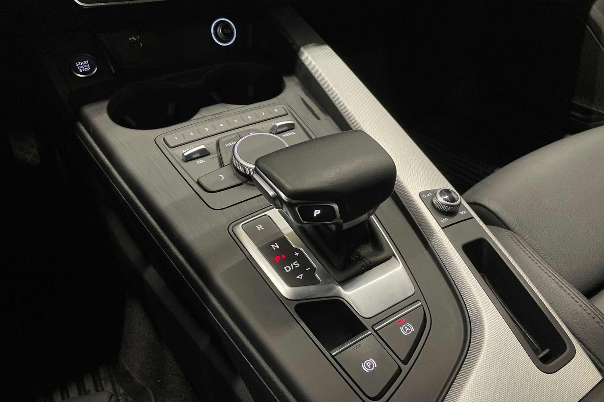 valkoinen Audi A4 2019 kuva 22.