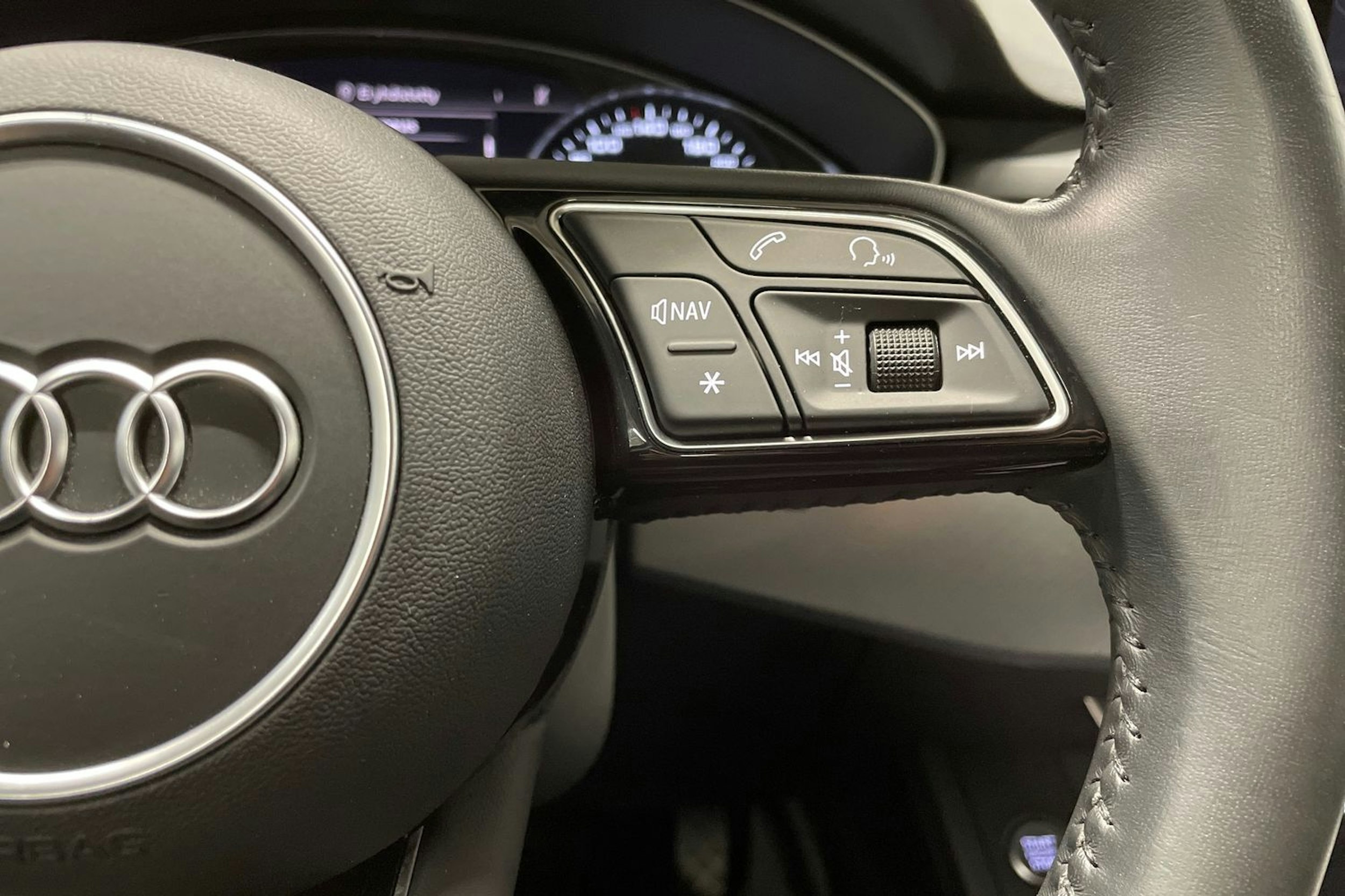 valkoinen Audi A4 2019 kuva 25.