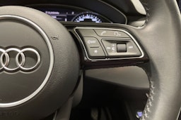 valkoinen Audi A4 2019 kuva 25.