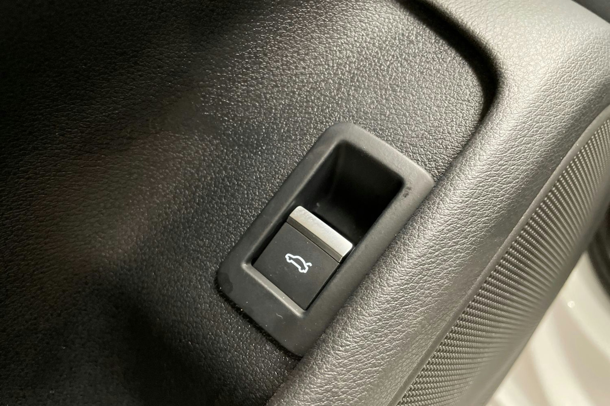 valkoinen Audi A4 2019 kuva 26.