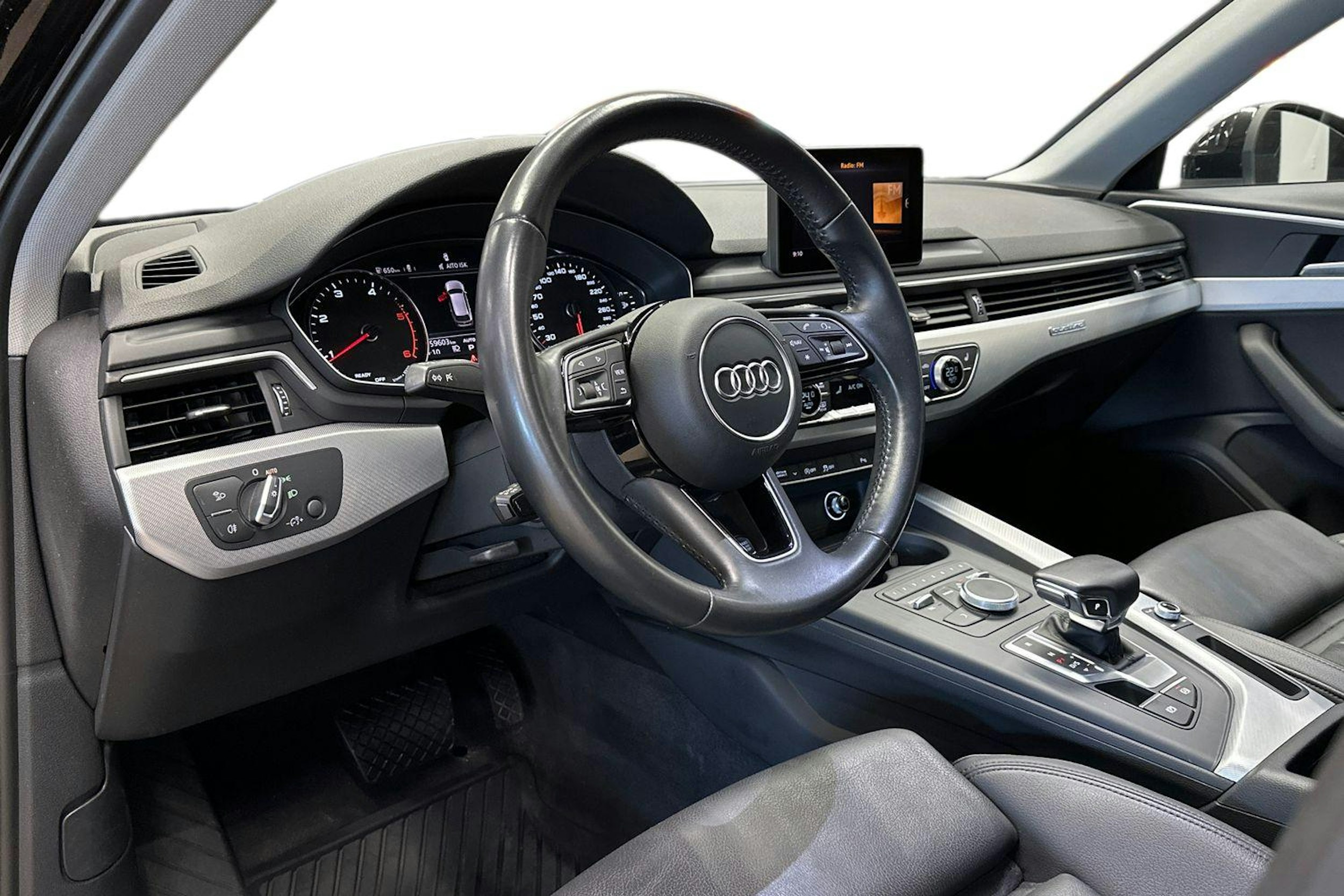musta Audi A4 2019 kuva 7.