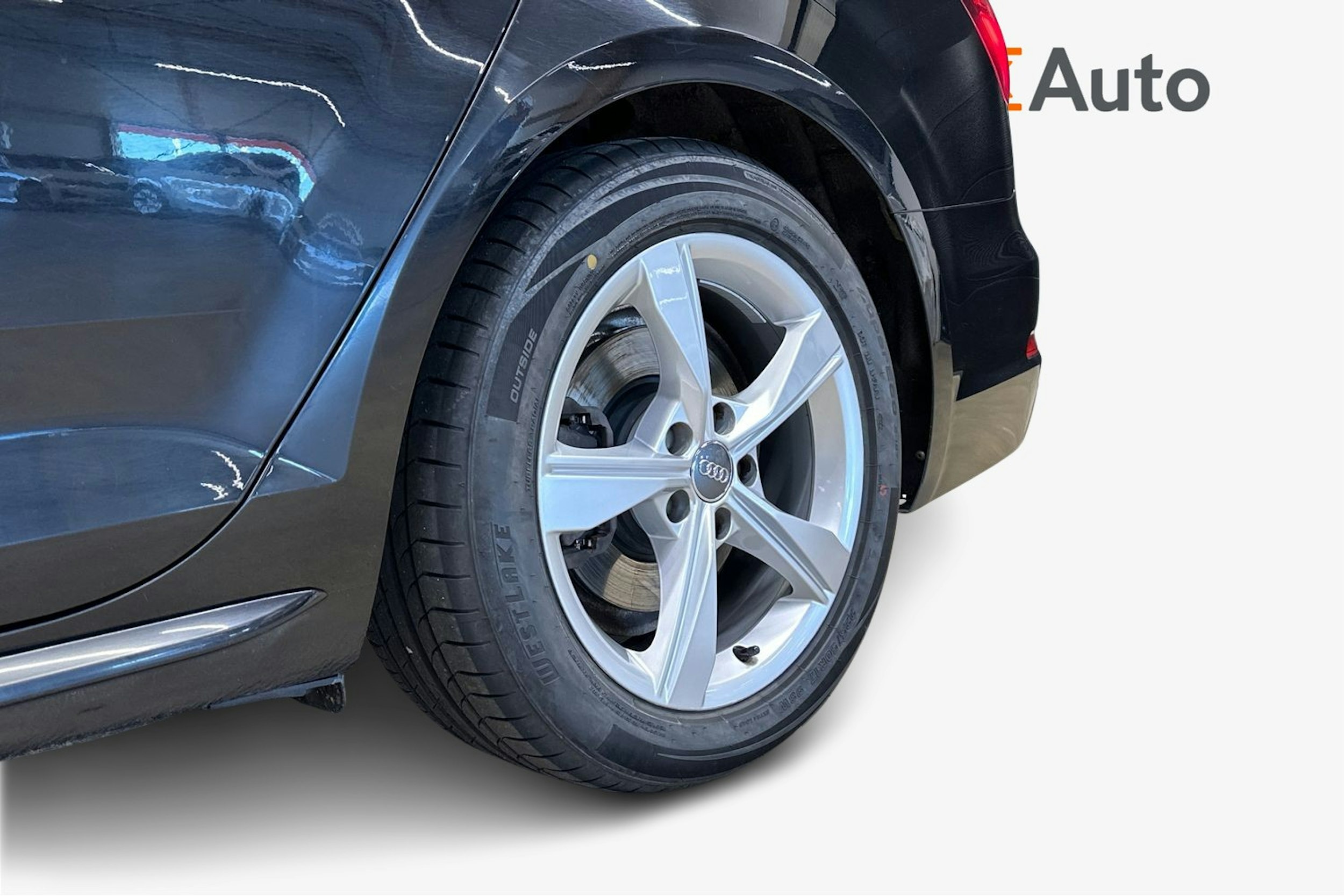 musta Audi A4 2019 kuva 11.
