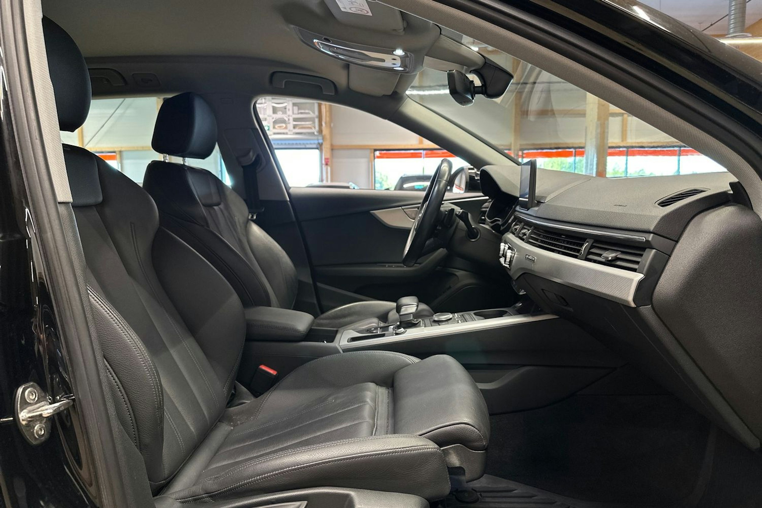musta Audi A4 2019 kuva 15.
