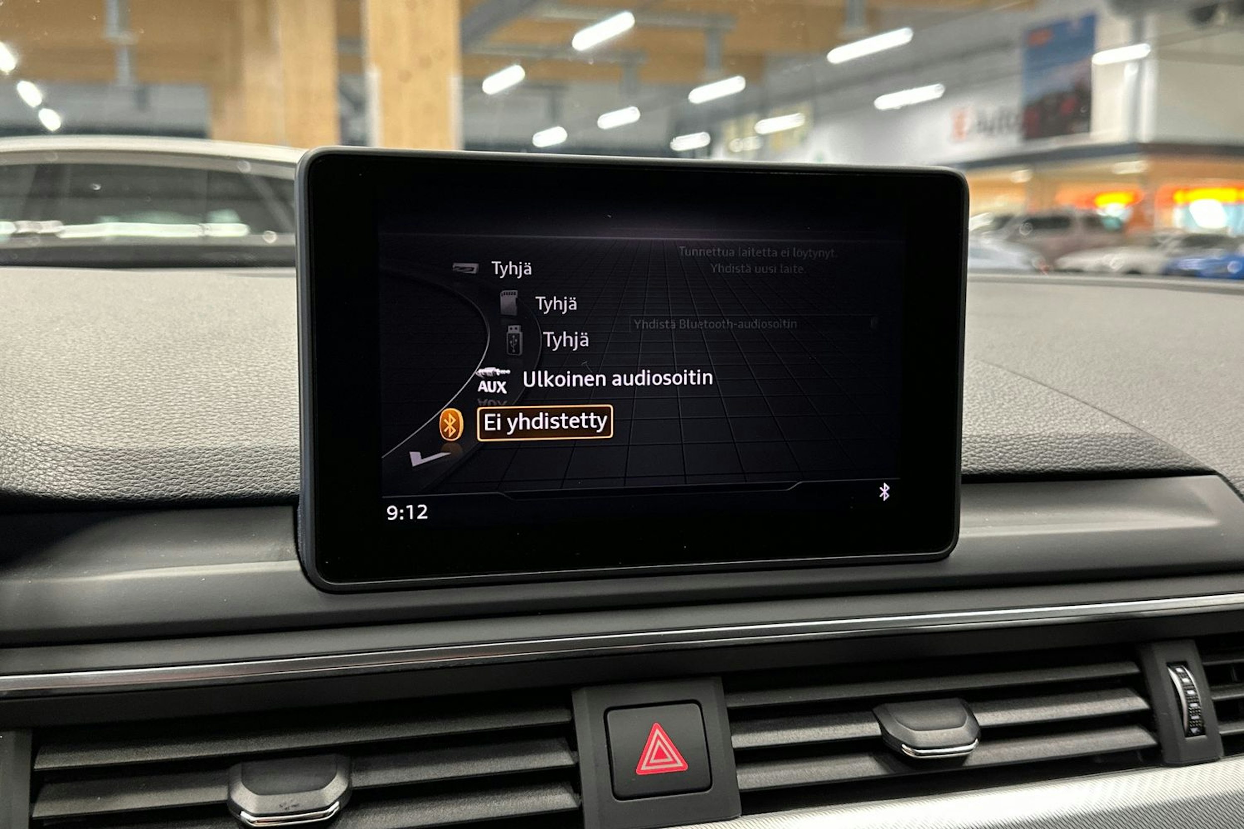 musta Audi A4 2019 kuva 18.
