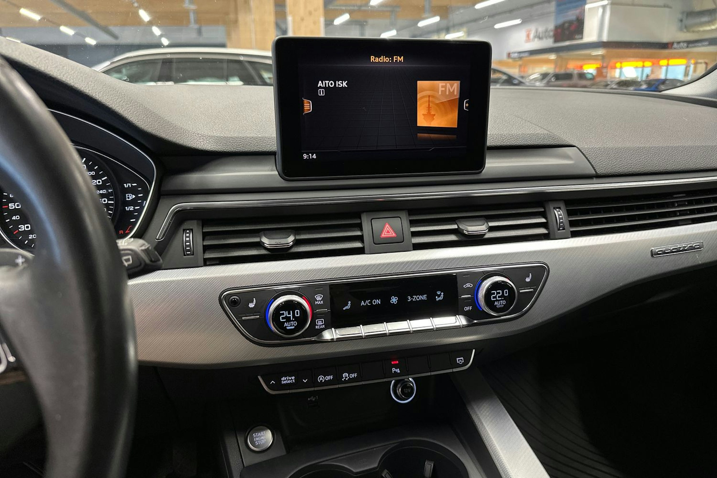 musta Audi A4 2019 kuva 22.
