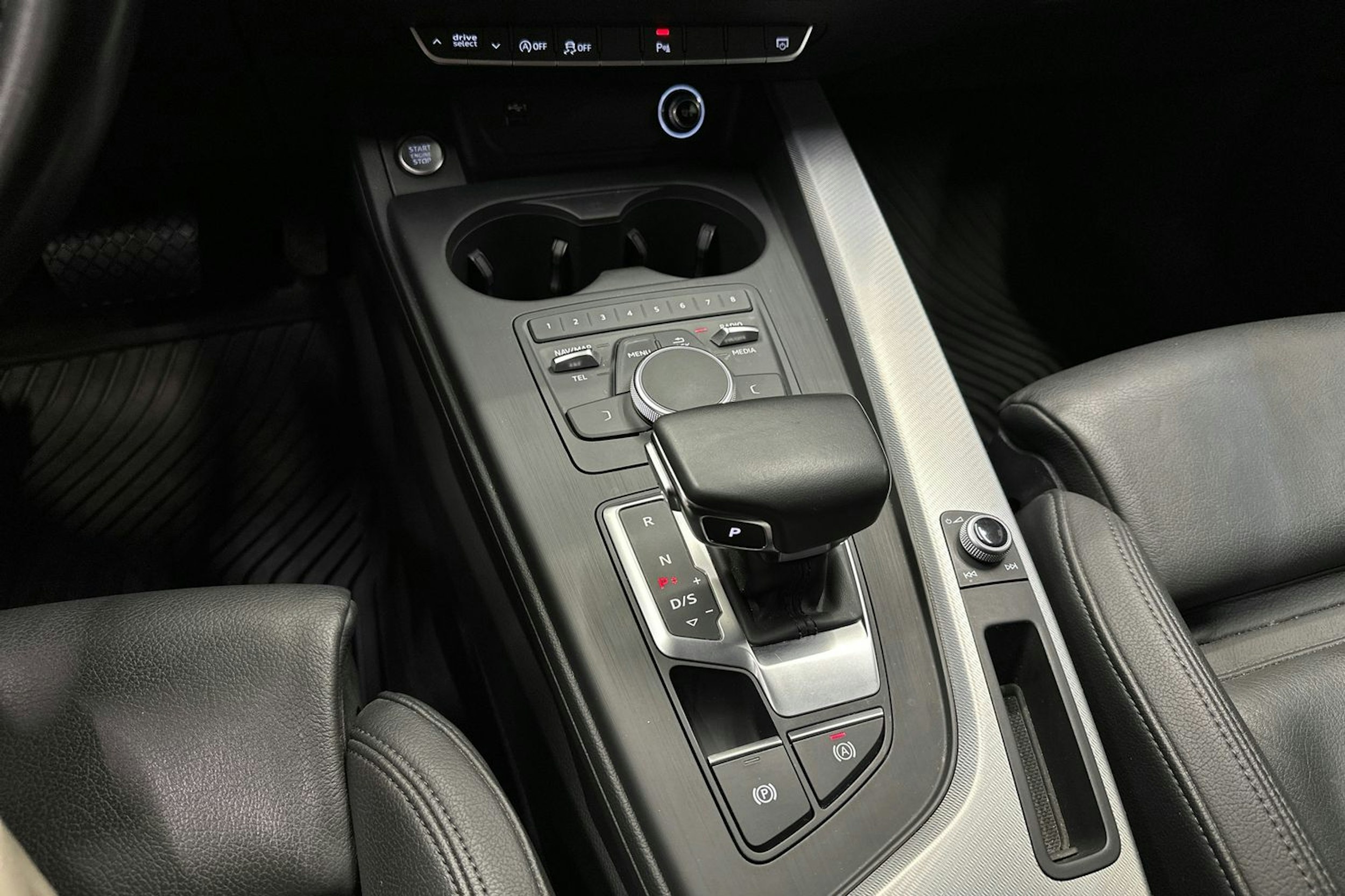 musta Audi A4 2019 kuva 23.