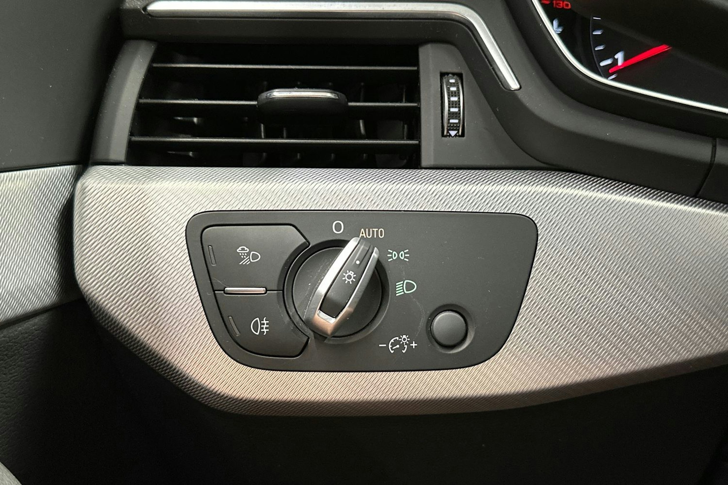 musta Audi A4 2019 kuva 30.