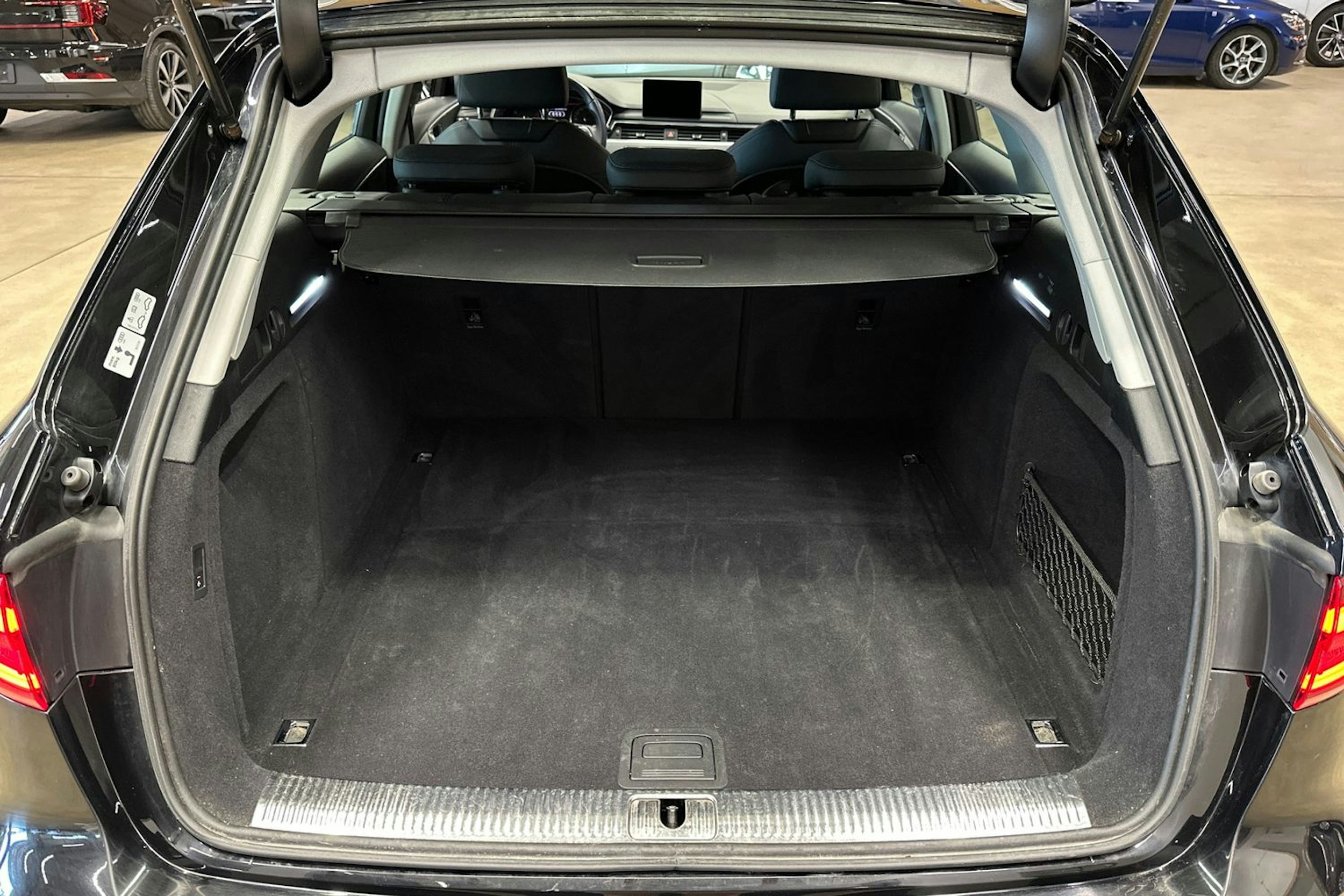 musta Audi A4 2019 kuva 32.