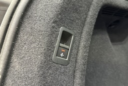 musta Audi A4 2019 kuva 33.