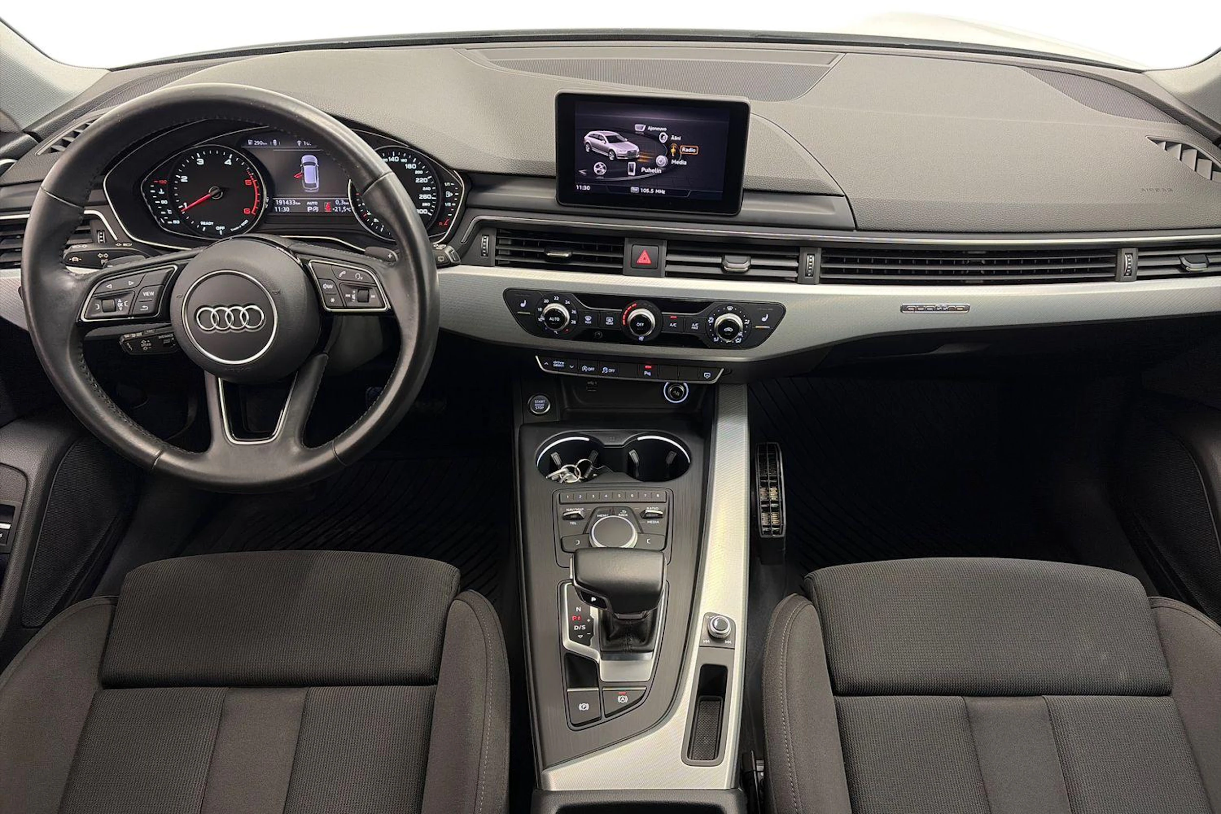 Valkoinen Audi A4 2019 kuva 7.