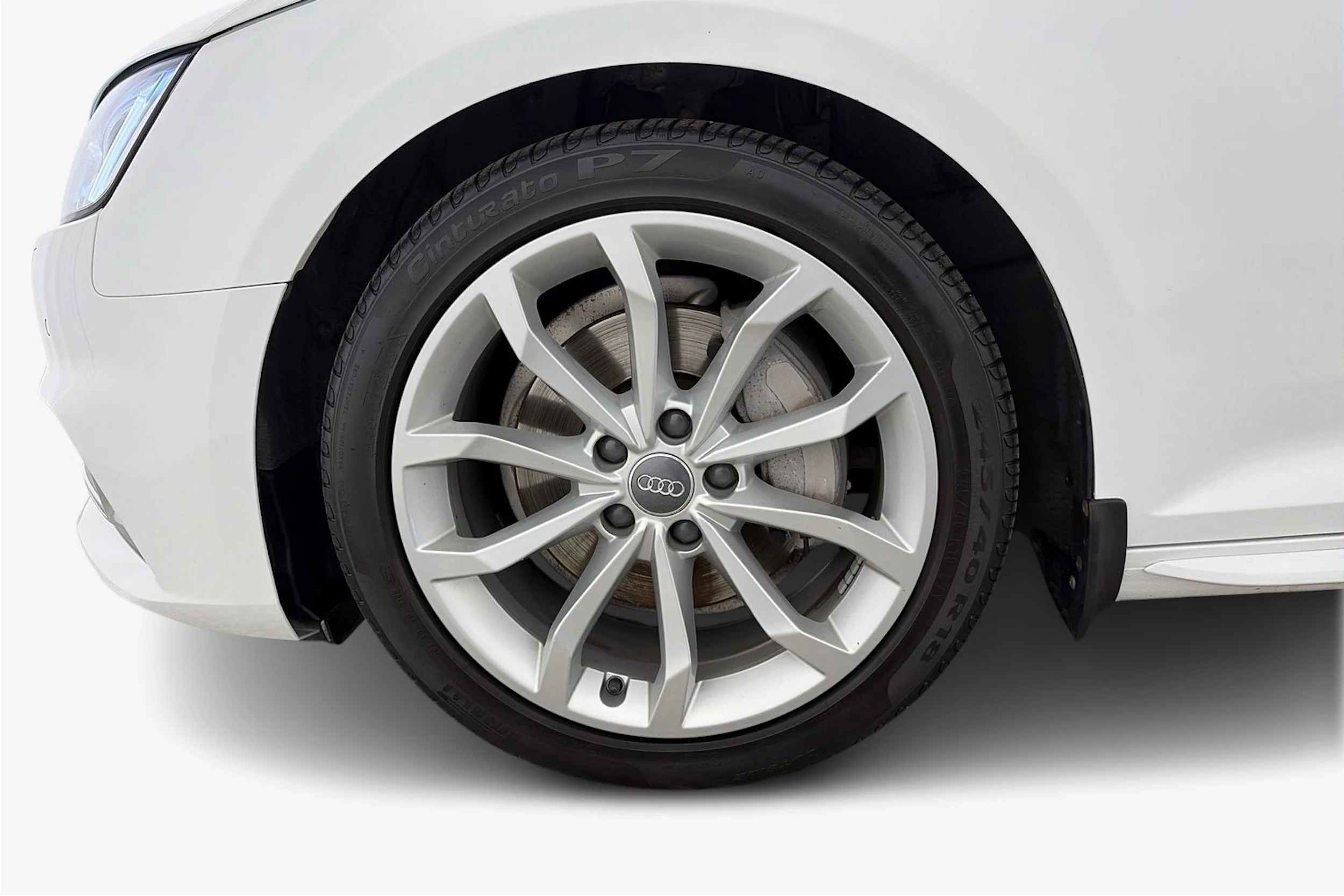 Valkoinen Audi A4 2019 kuva 9.