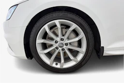 Valkoinen Audi A4 2019 kuva 9.