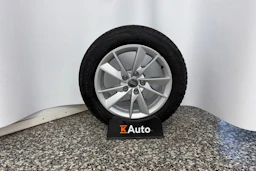 Valkoinen Audi A4 2019 kuva 10.