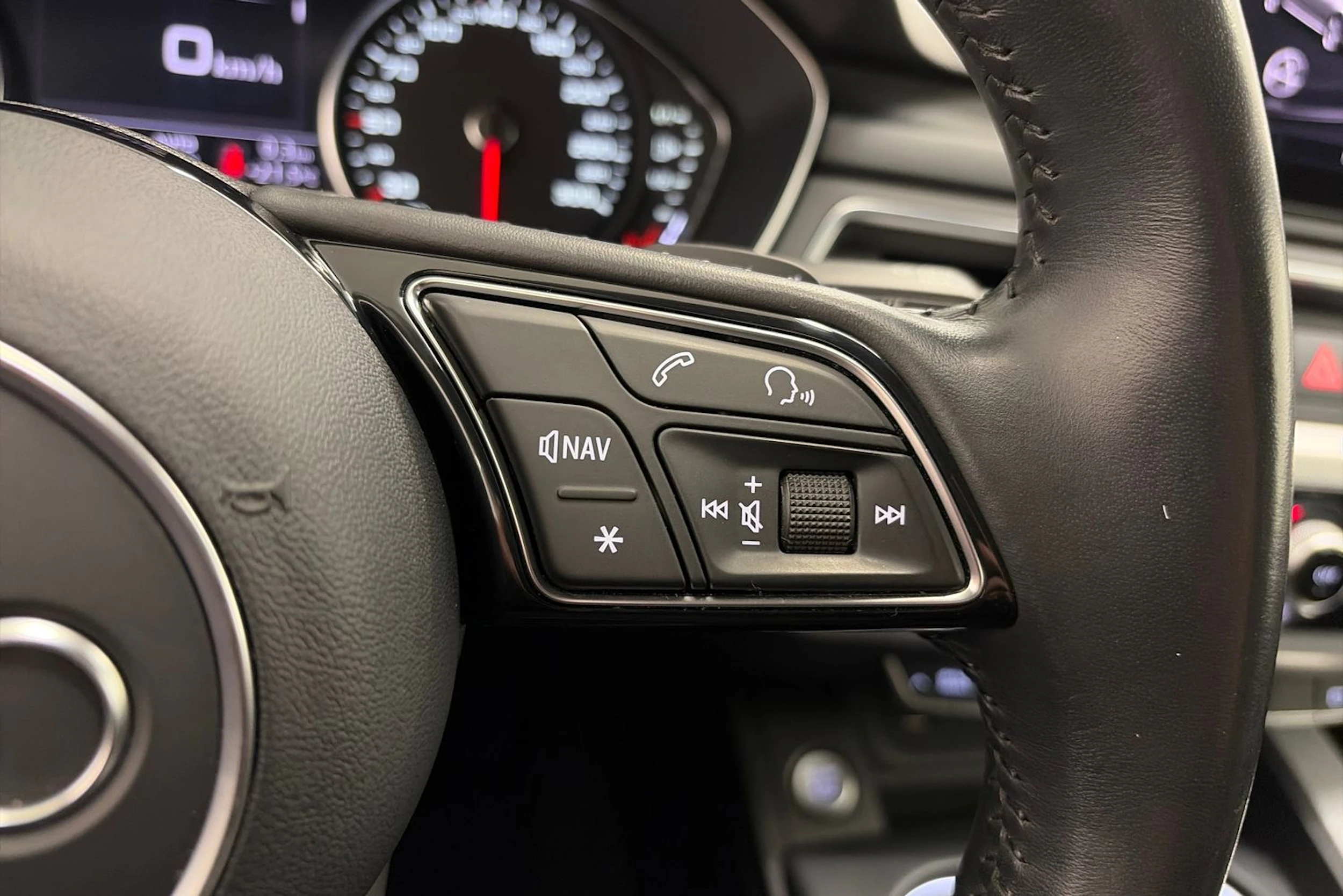Valkoinen Audi A4 2019 kuva 16.
