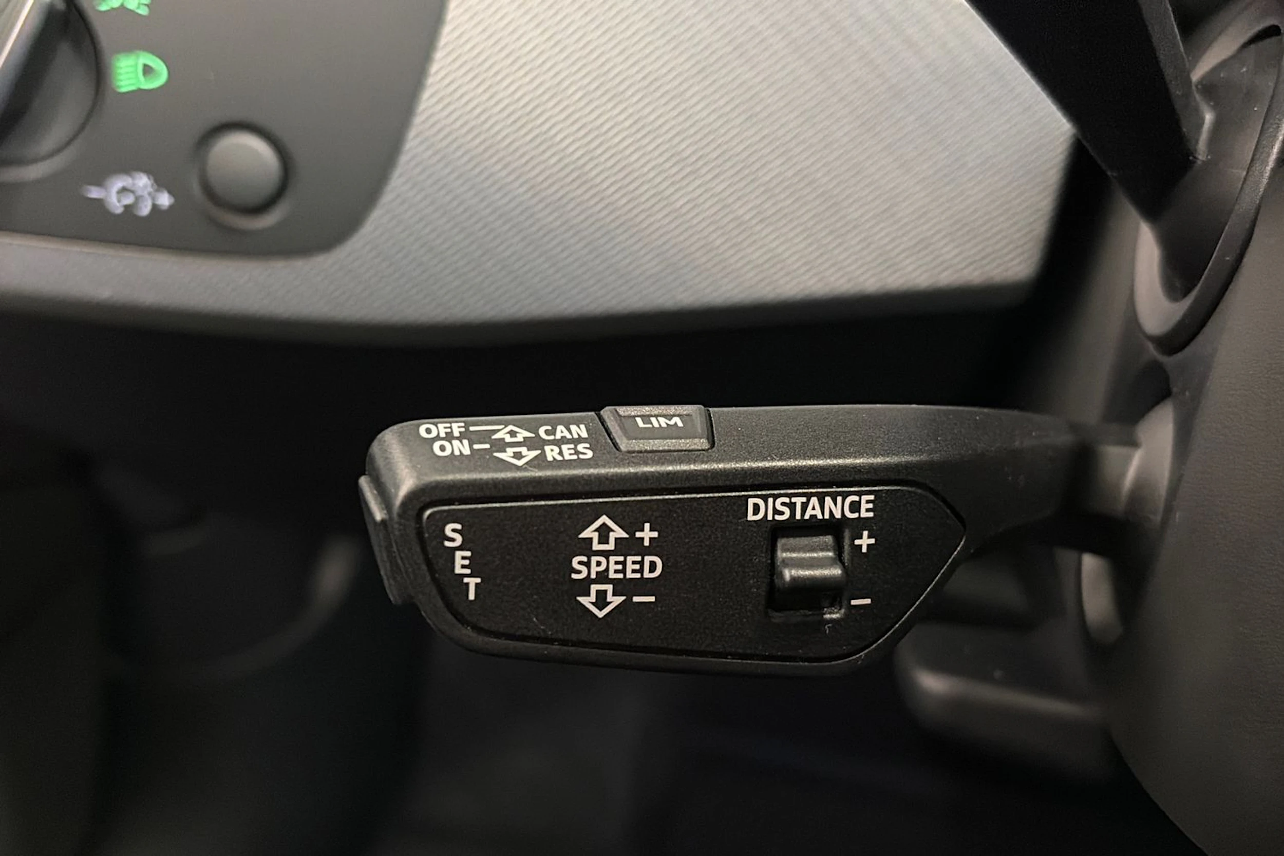 Valkoinen Audi A4 2019 kuva 17.