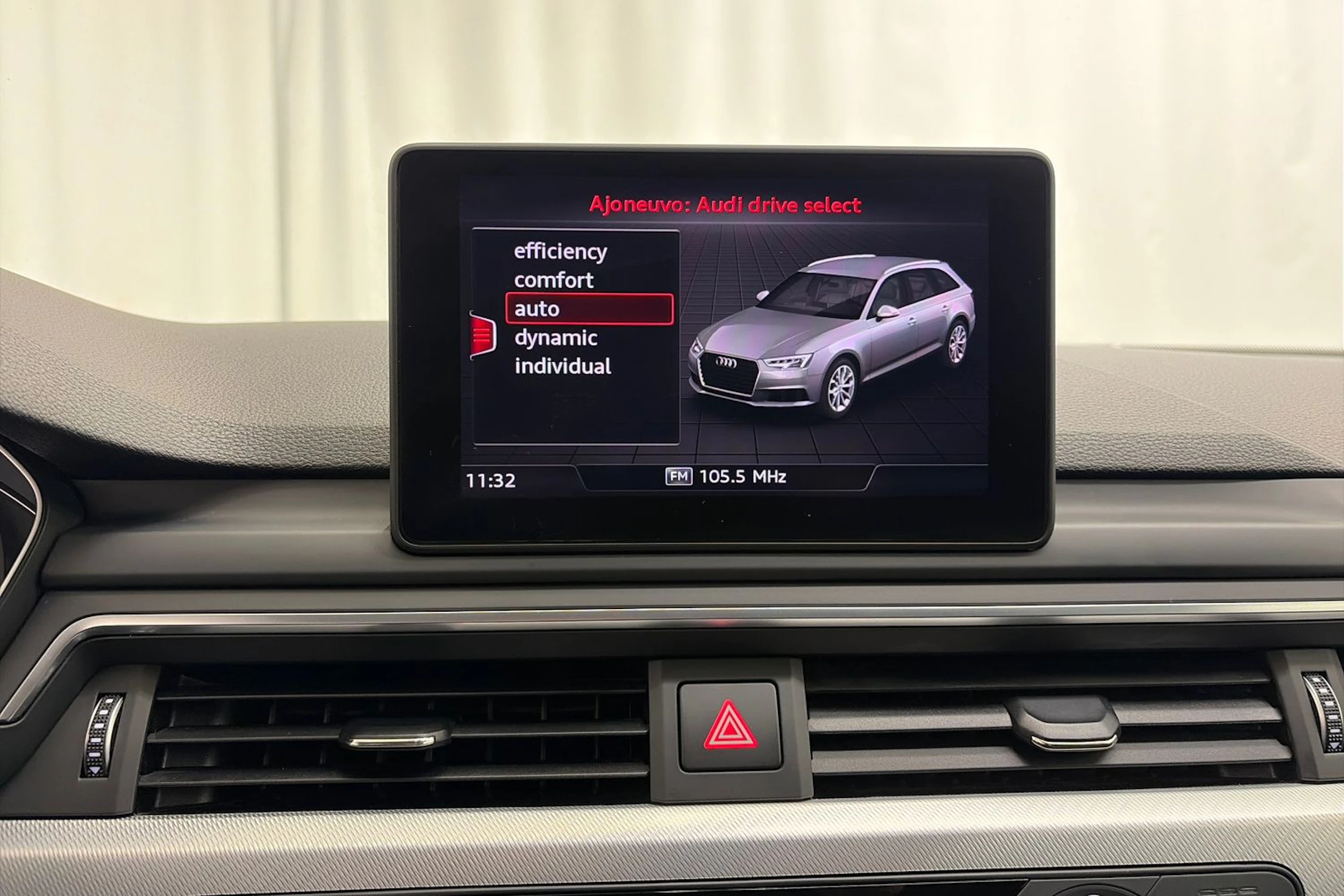 Valkoinen Audi A4 2019 kuva 18.