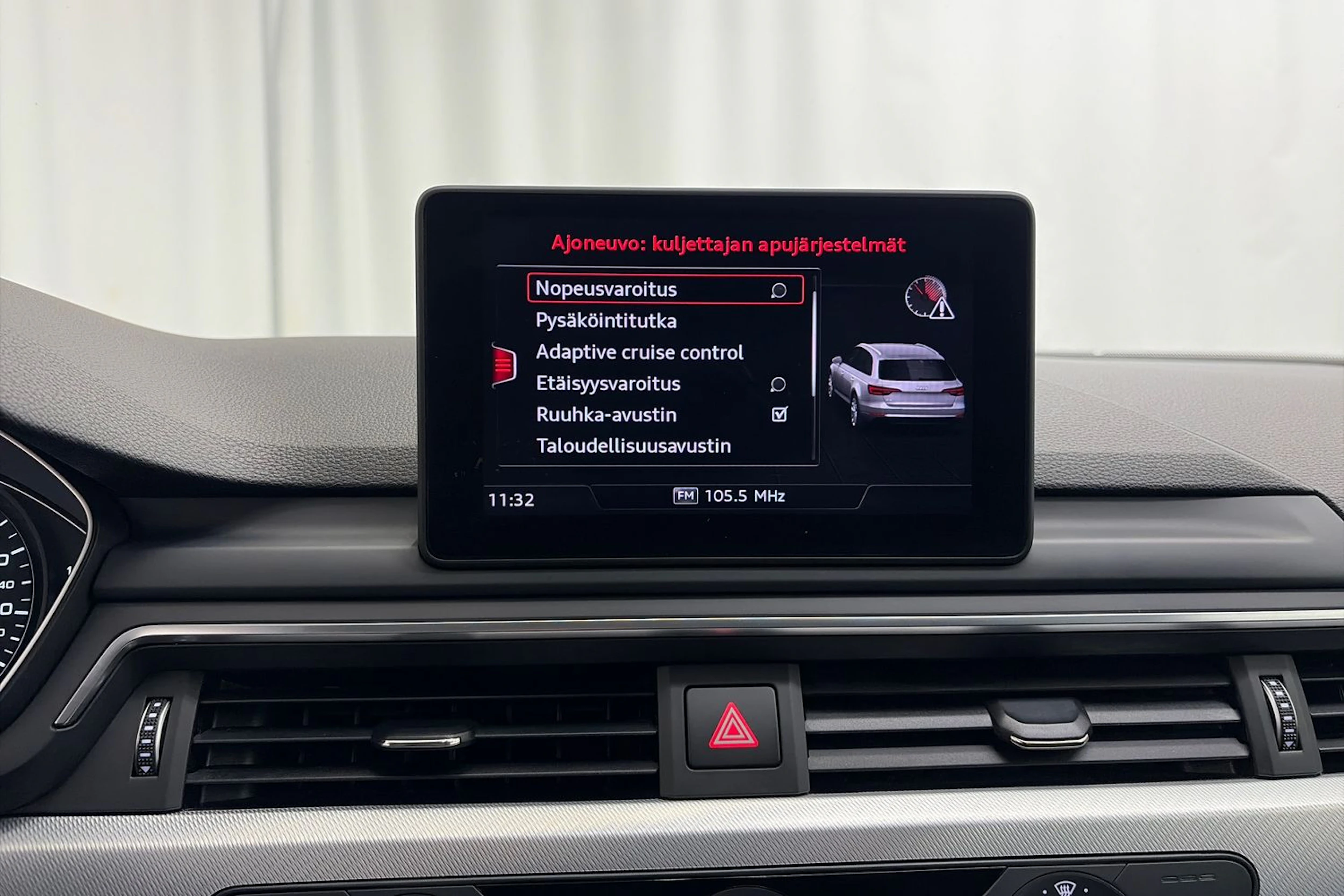 Valkoinen Audi A4 2019 kuva 19.