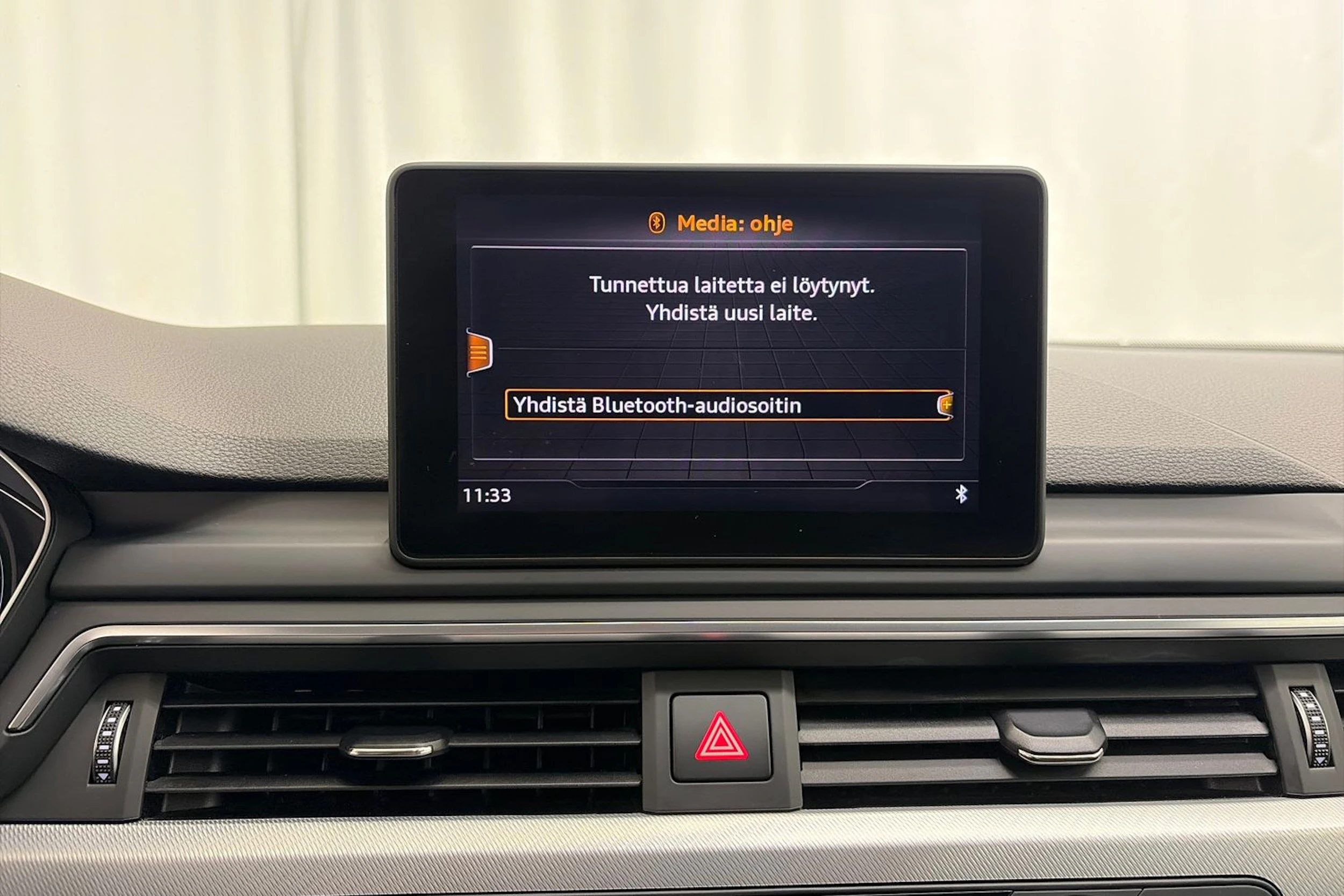 Valkoinen Audi A4 2019 kuva 21.