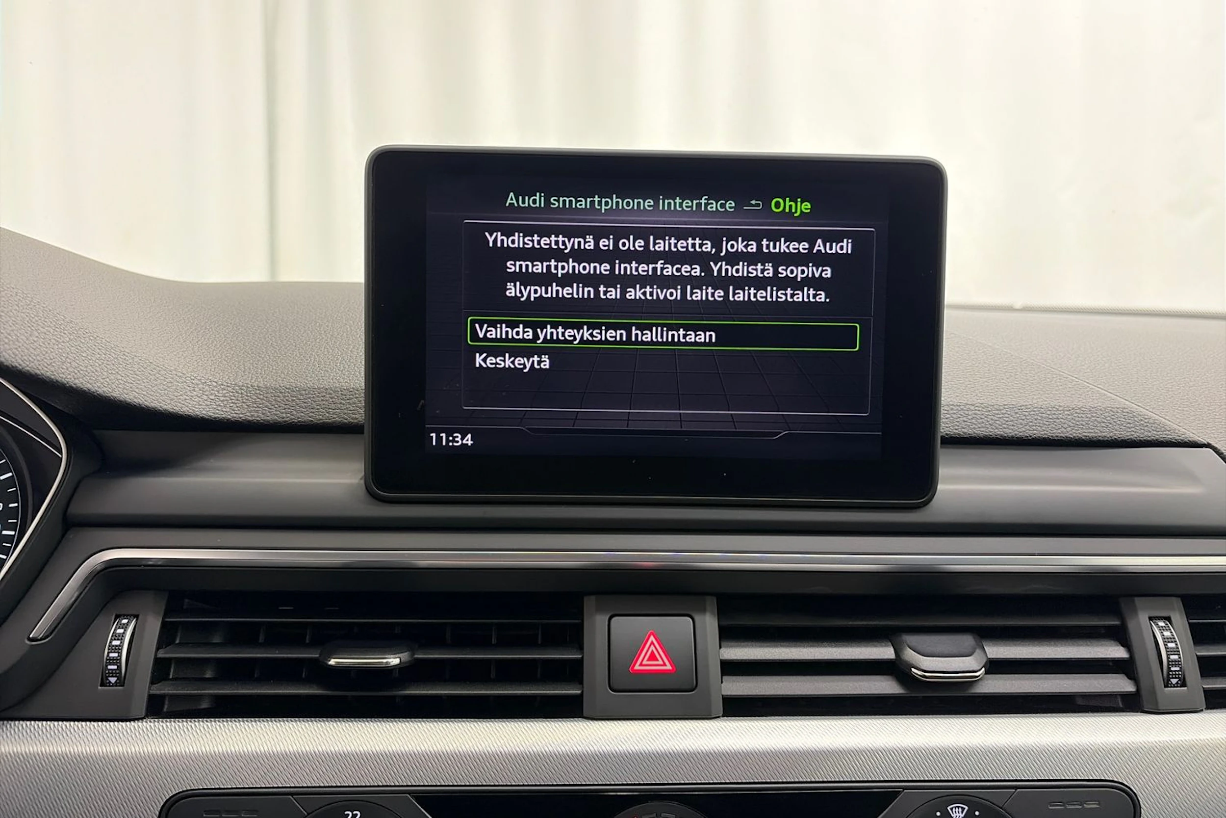 Valkoinen Audi A4 2019 kuva 23.