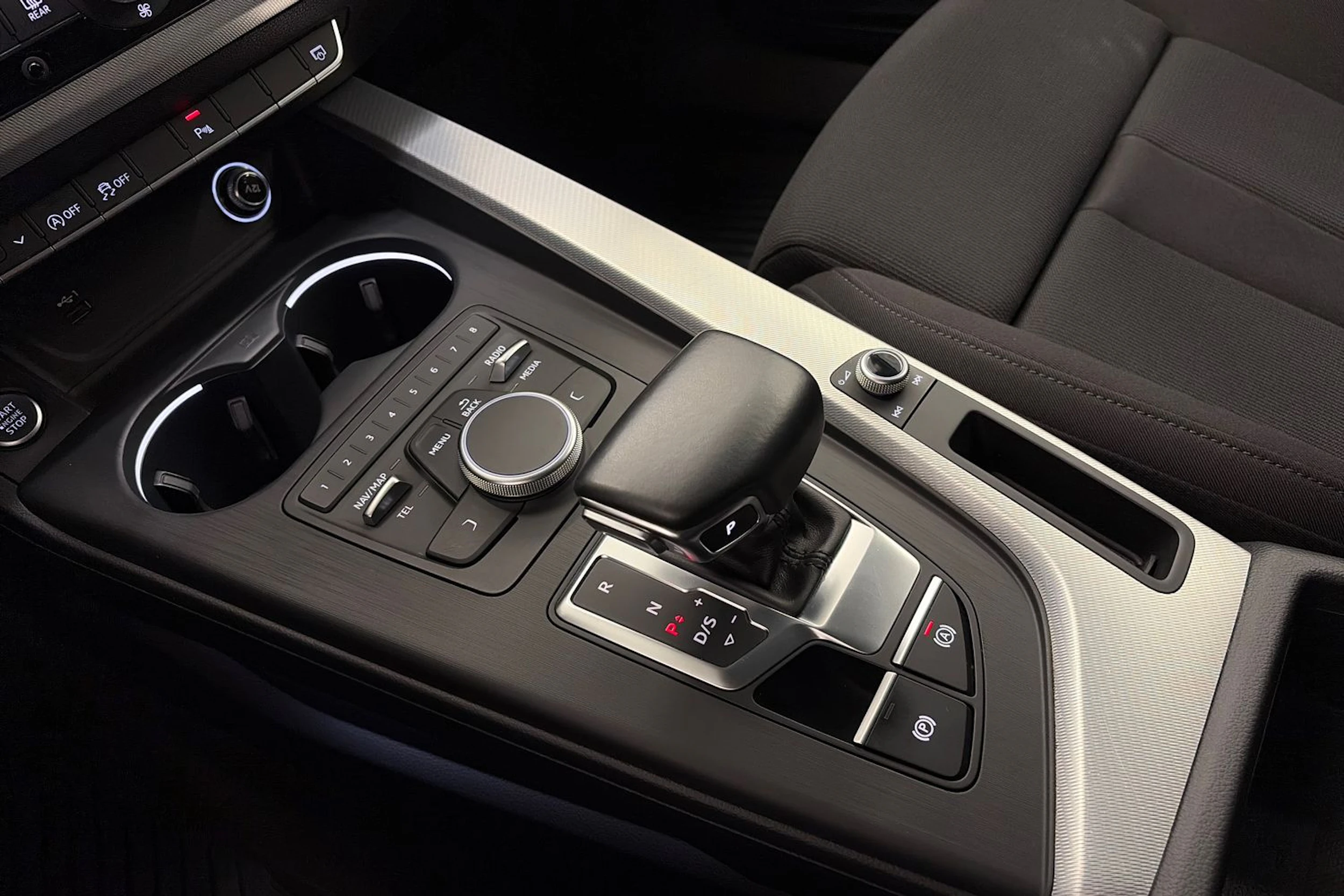 Valkoinen Audi A4 2019 kuva 26.