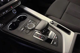 Valkoinen Audi A4 2019 kuva 26.