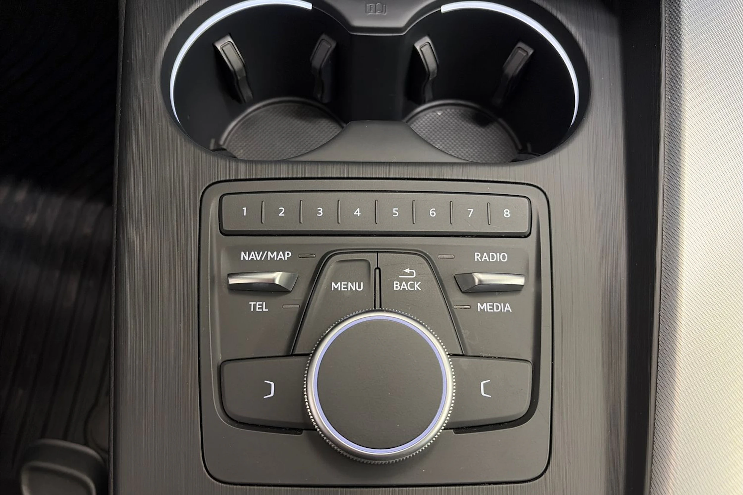 Valkoinen Audi A4 2019 kuva 27.