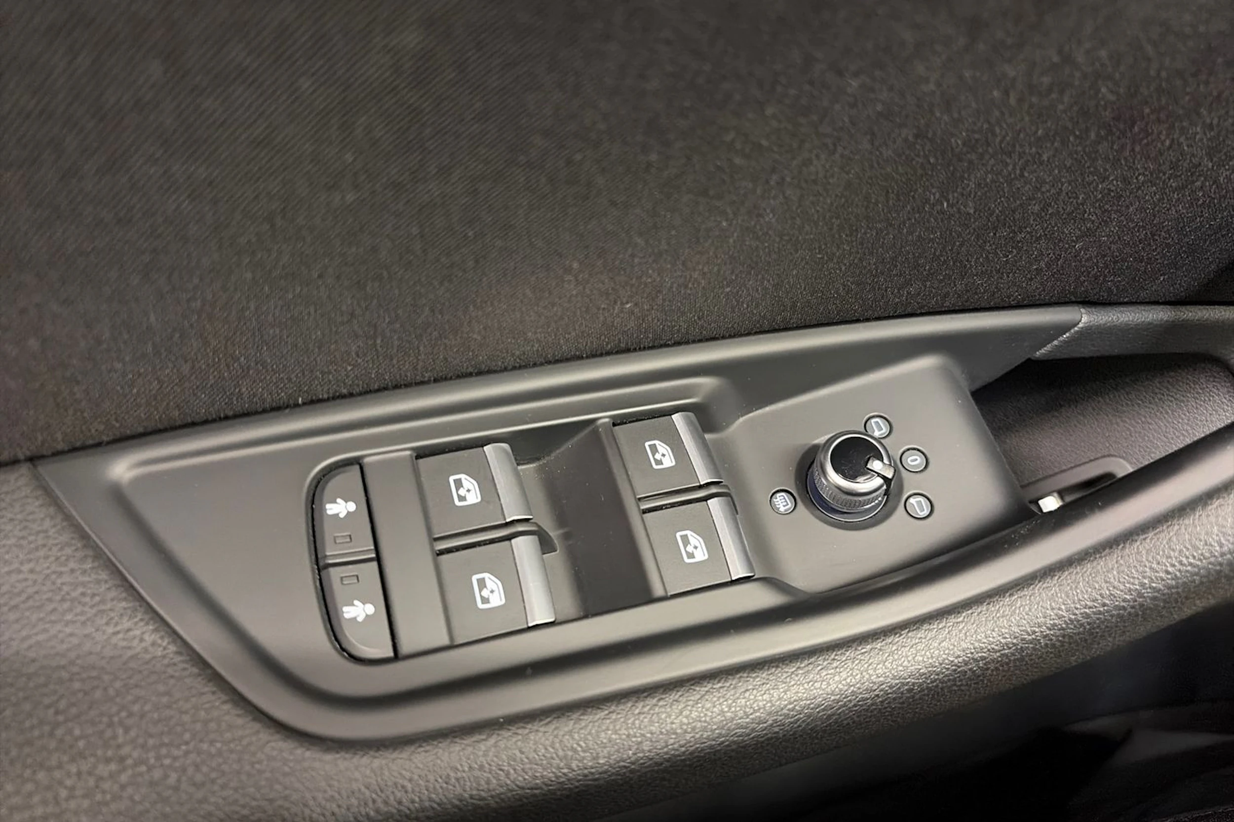 Valkoinen Audi A4 2019 kuva 29.