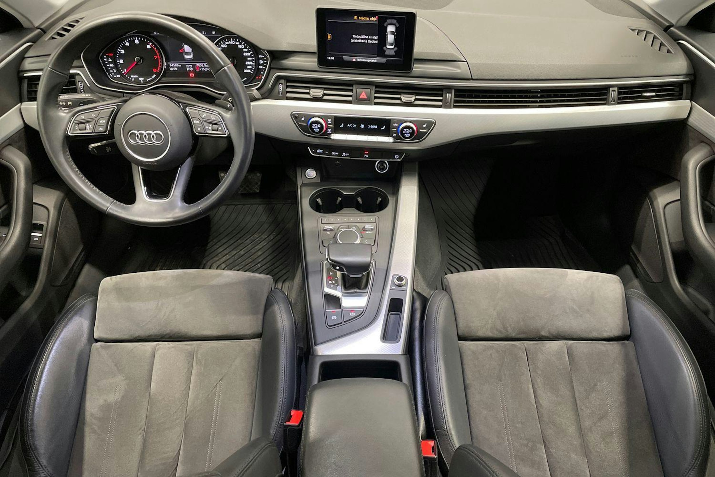 punainen Audi A4 2019 kuva 9.