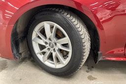 punainen Audi A4 2019 kuva 13.