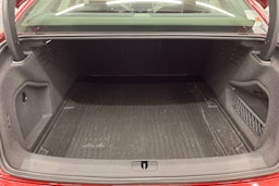 punainen Audi A4 2019 kuva 15.