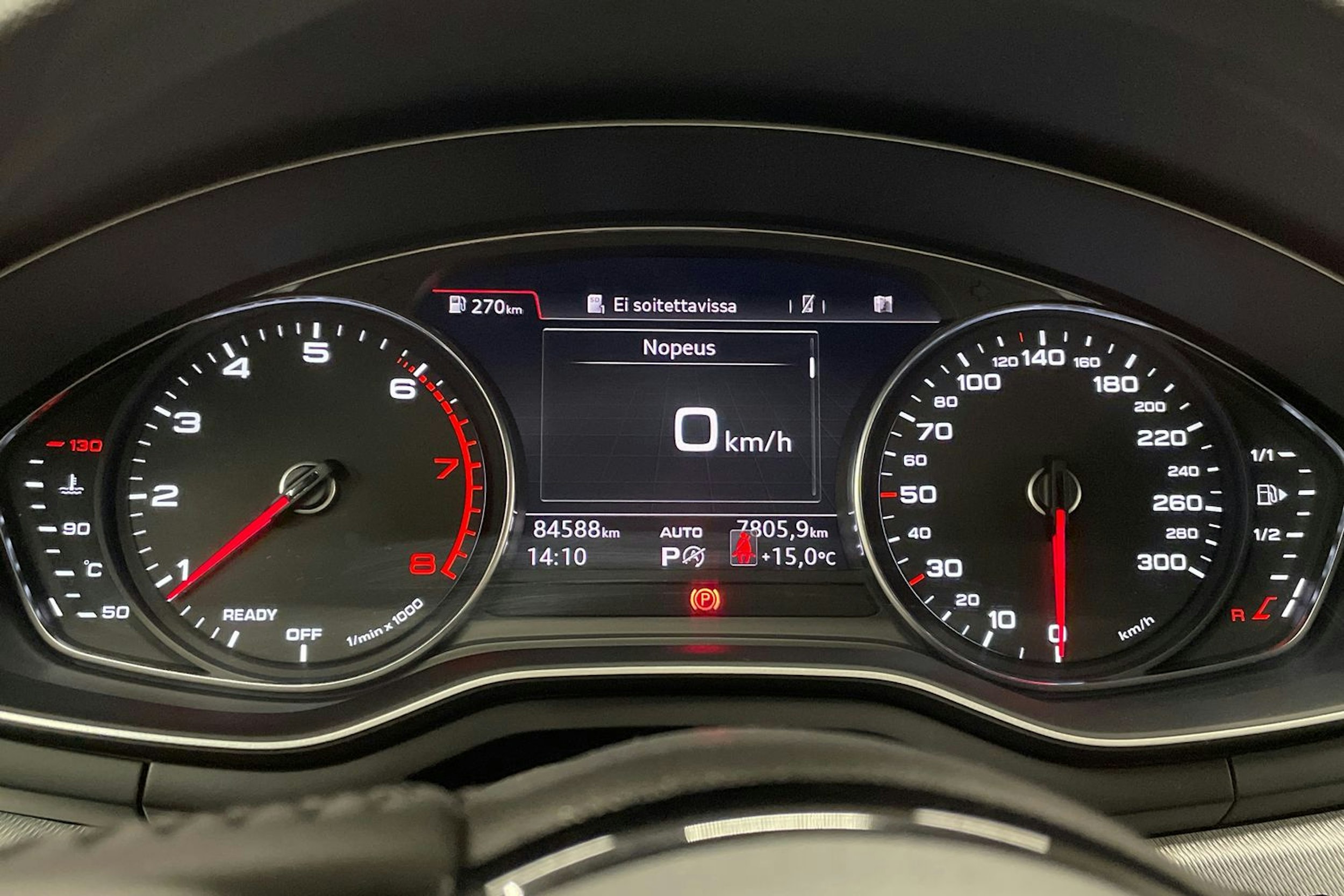 punainen Audi A4 2019 kuva 16.