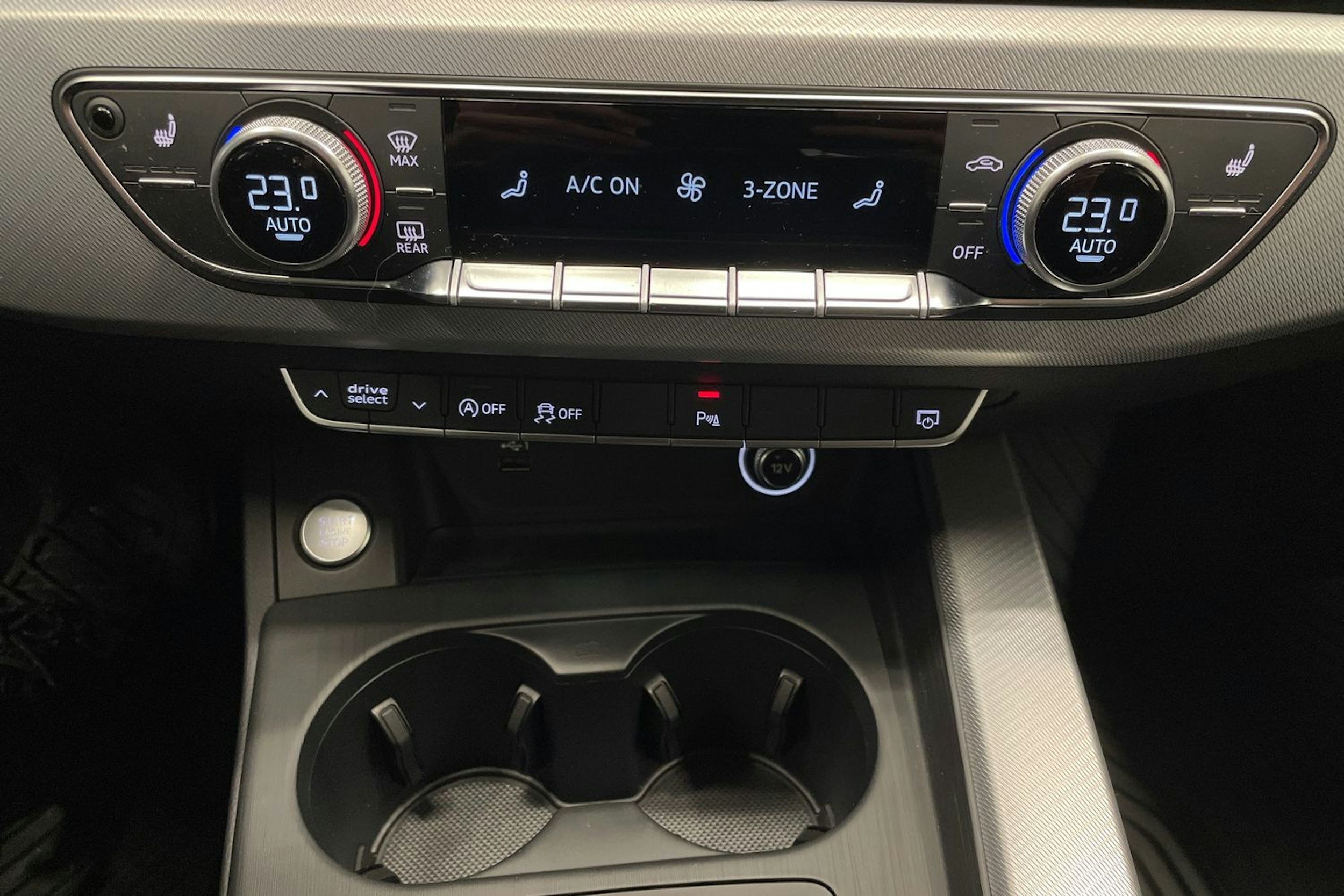 punainen Audi A4 2019 kuva 21.