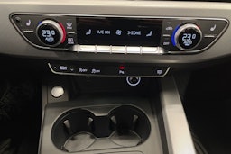 punainen Audi A4 2019 kuva 21.