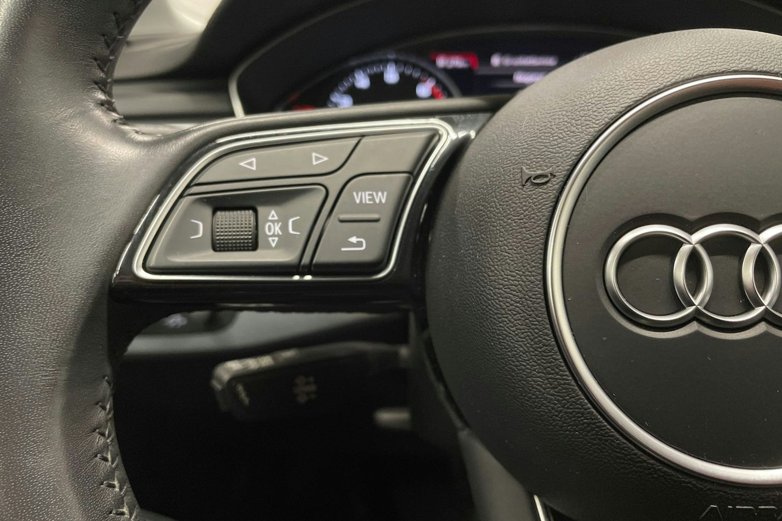 punainen Audi A4 2019 kuva 24.