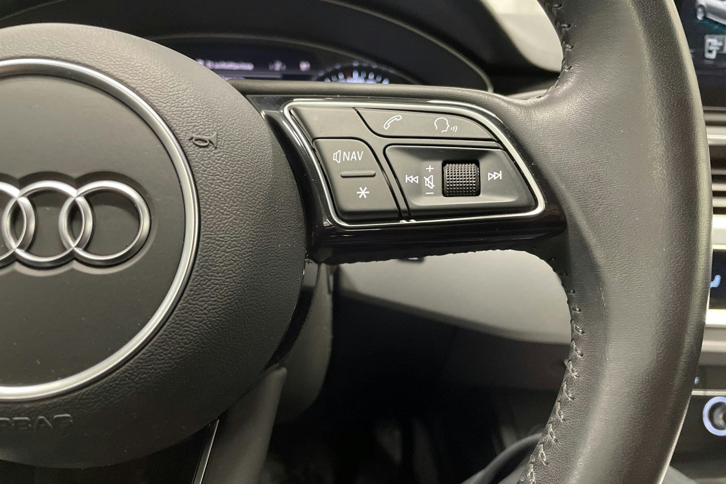 punainen Audi A4 2019 kuva 25.