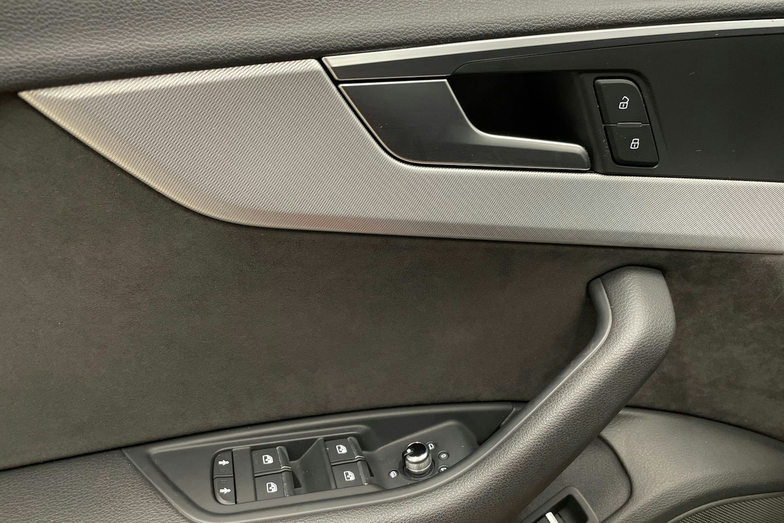 punainen Audi A4 2019 kuva 27.