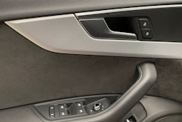 punainen Audi A4 2019 kuva 27.