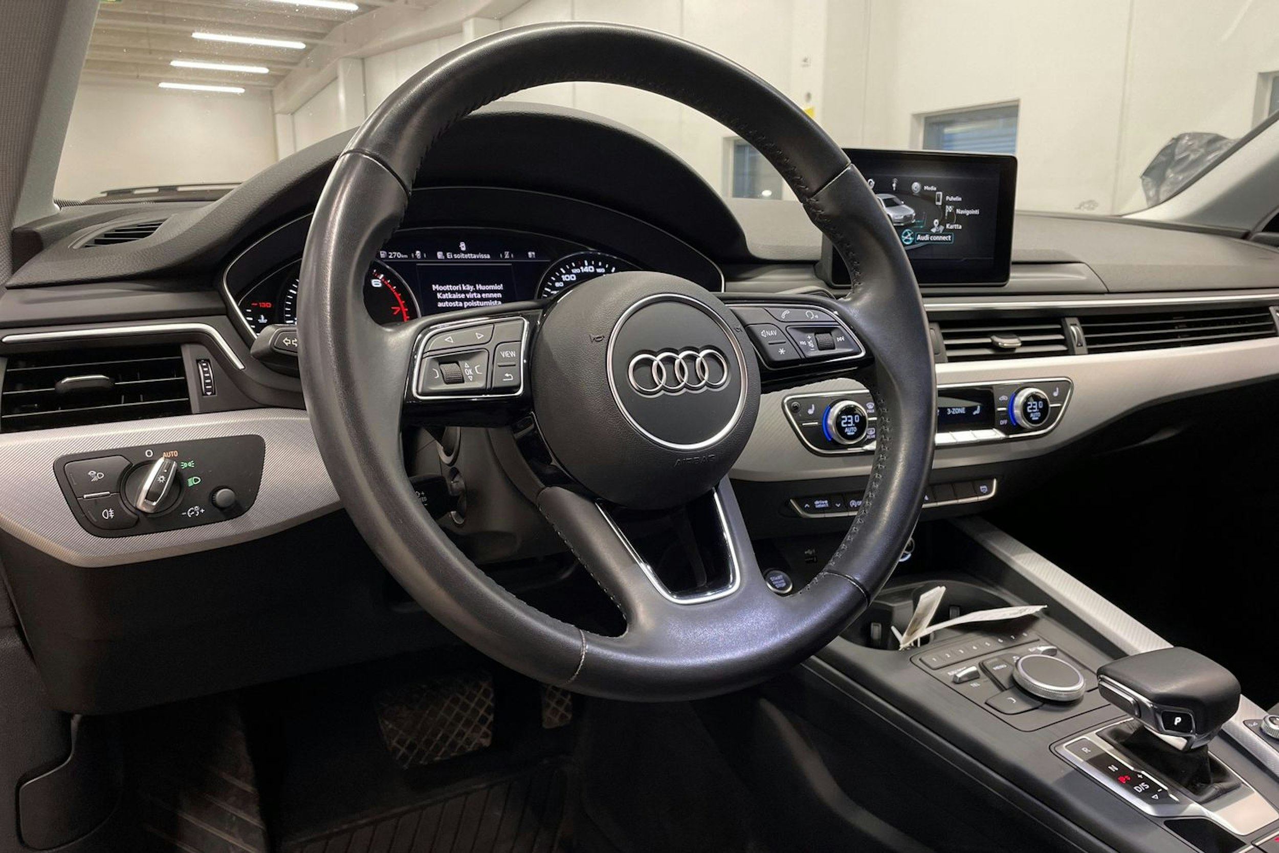 punainen Audi A4 2019 kuva 28.