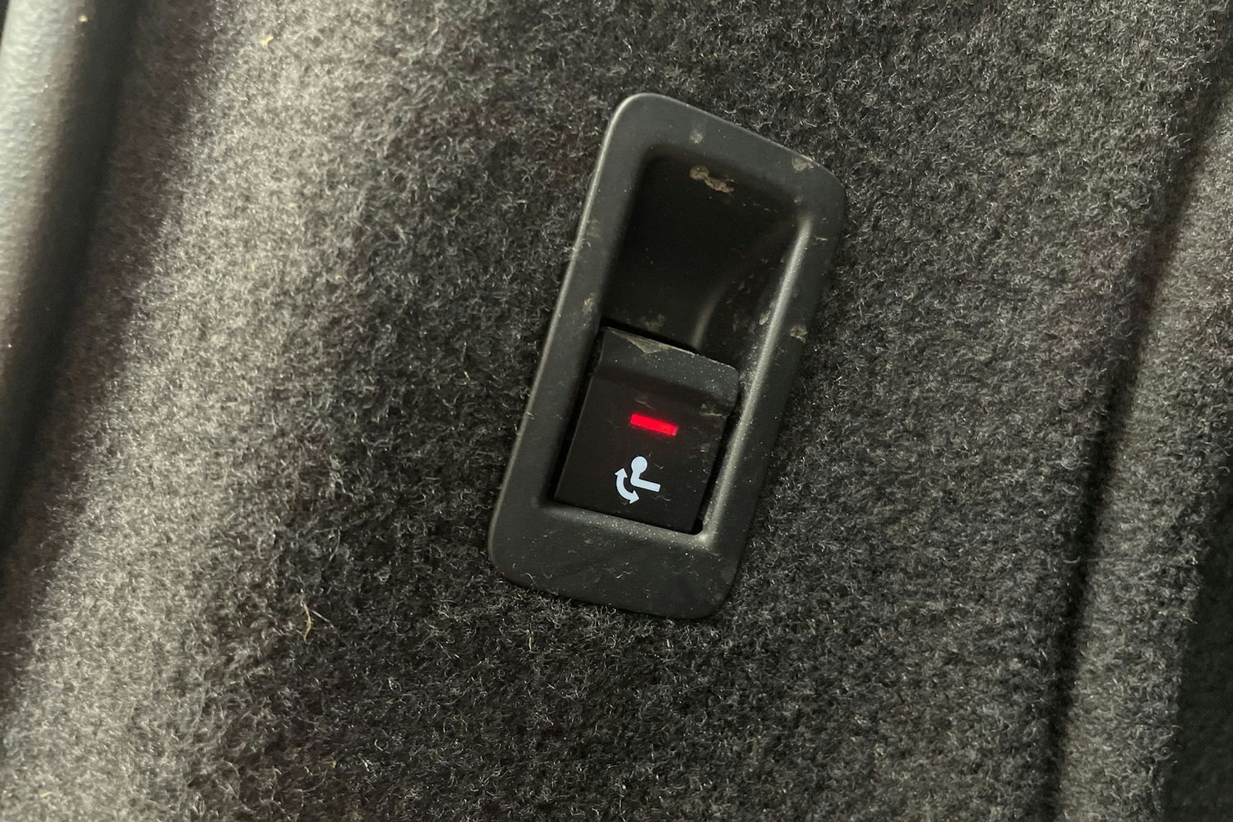 punainen Audi A4 2019 kuva 32.