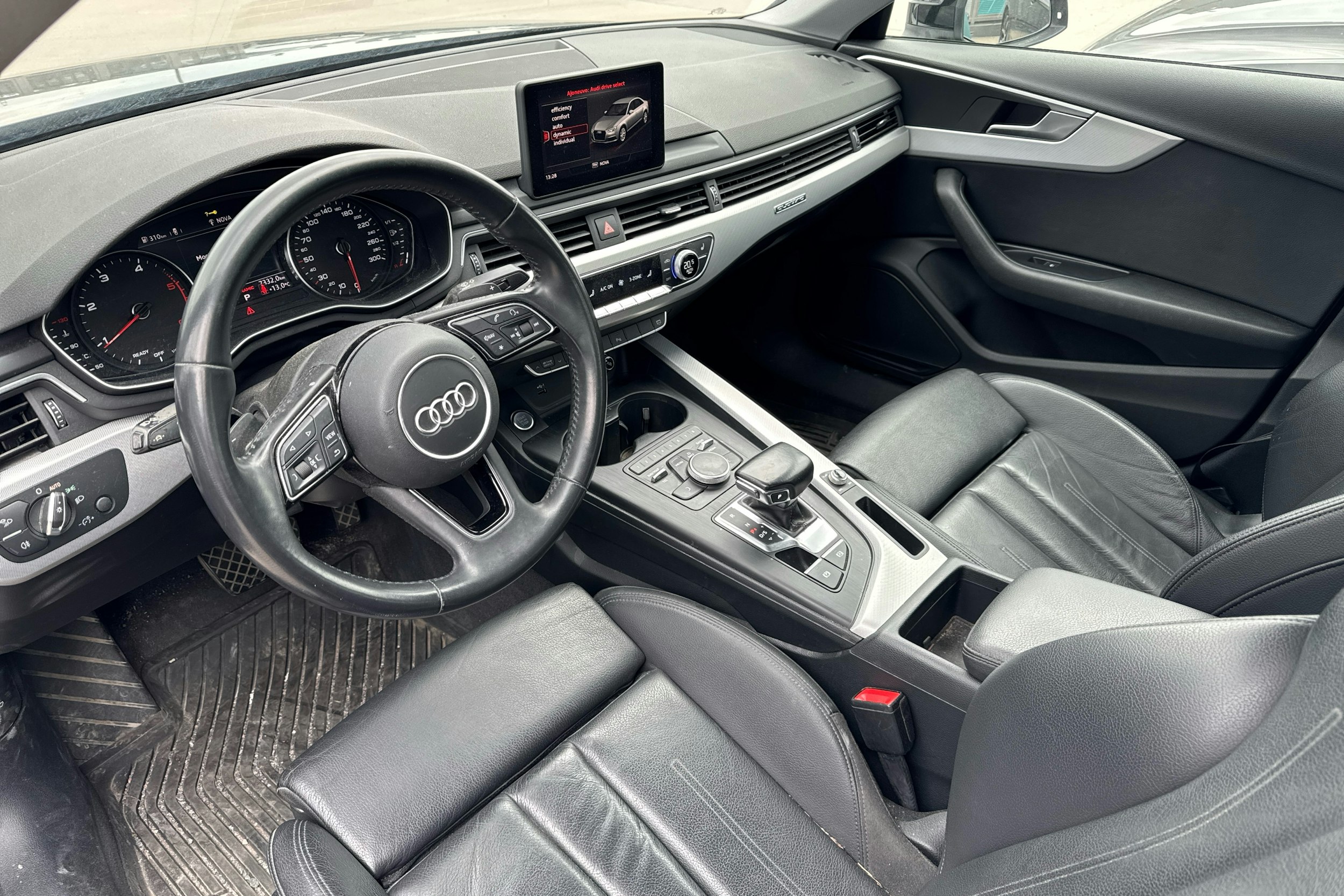 Musta Audi A4 2019 kuva 3.