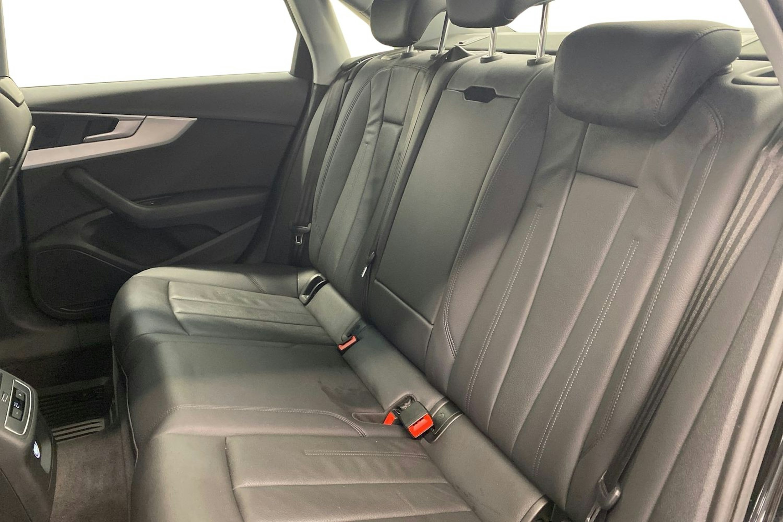 Musta Audi A4 2019 kuva 10.