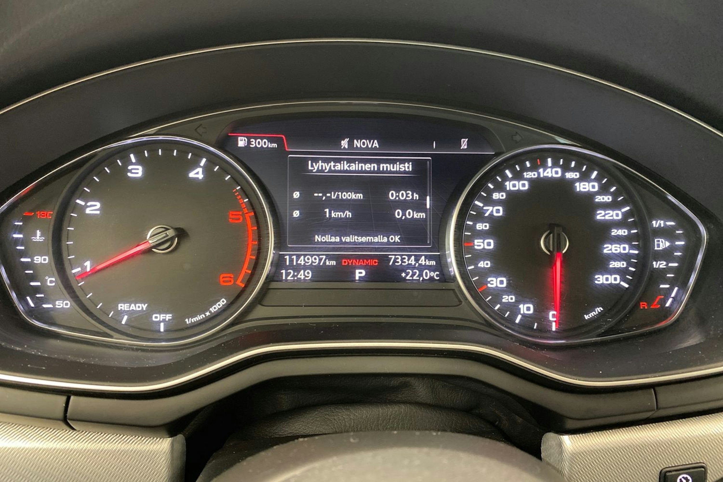 Musta Audi A4 2019 kuva 16.